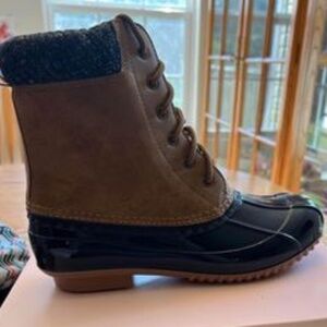 Evi Duck Boot